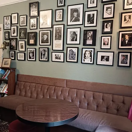 The Outlook بيت ضيافة