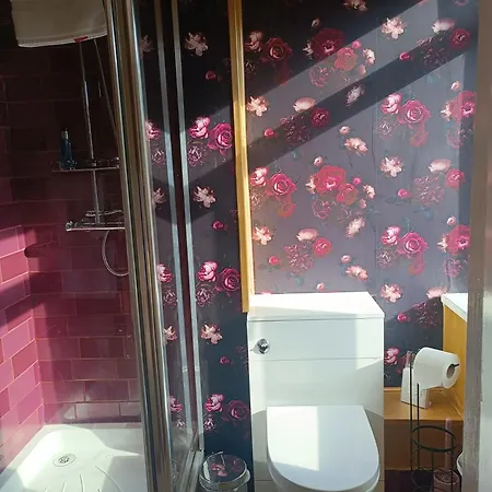 The Outlook Pensión Scarborough