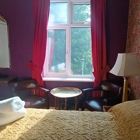 The Outlook Pensión Scarborough