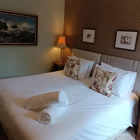 The Outlook Pensión Scarborough